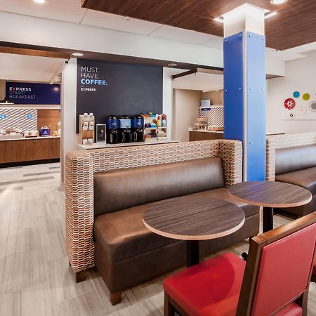 Holiday Inn Express & Suites Atlanta N - Woodstock By Ihg Exterior photo